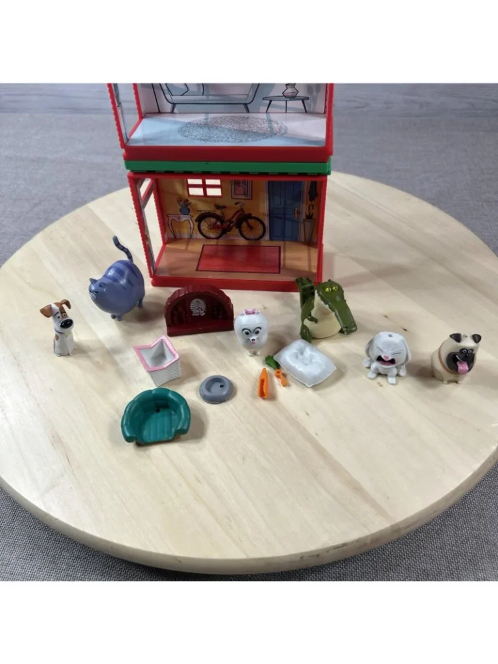 Secret Life of Pets Stackable Apartment Playset w/ Max Snowball Chloe 15 piece